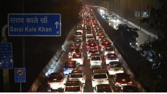 Traffic at barapullah flyover new delhi